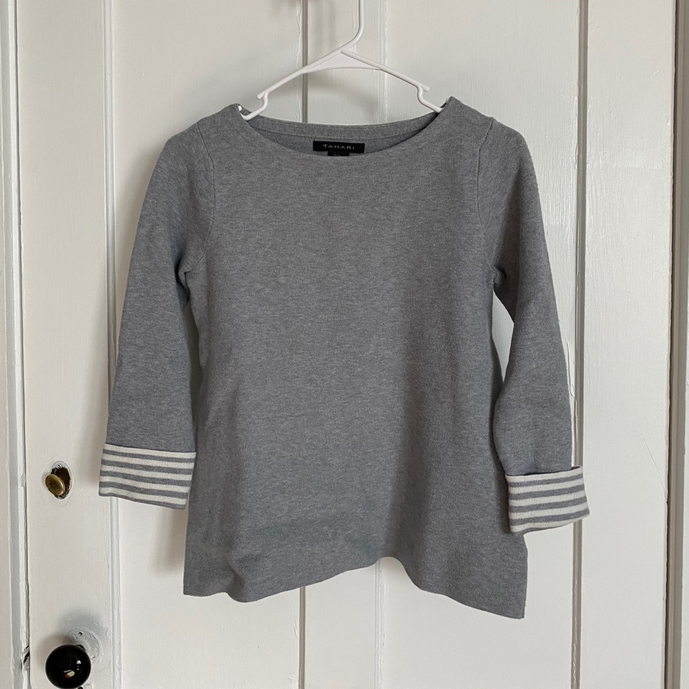 TAHARI sweater
